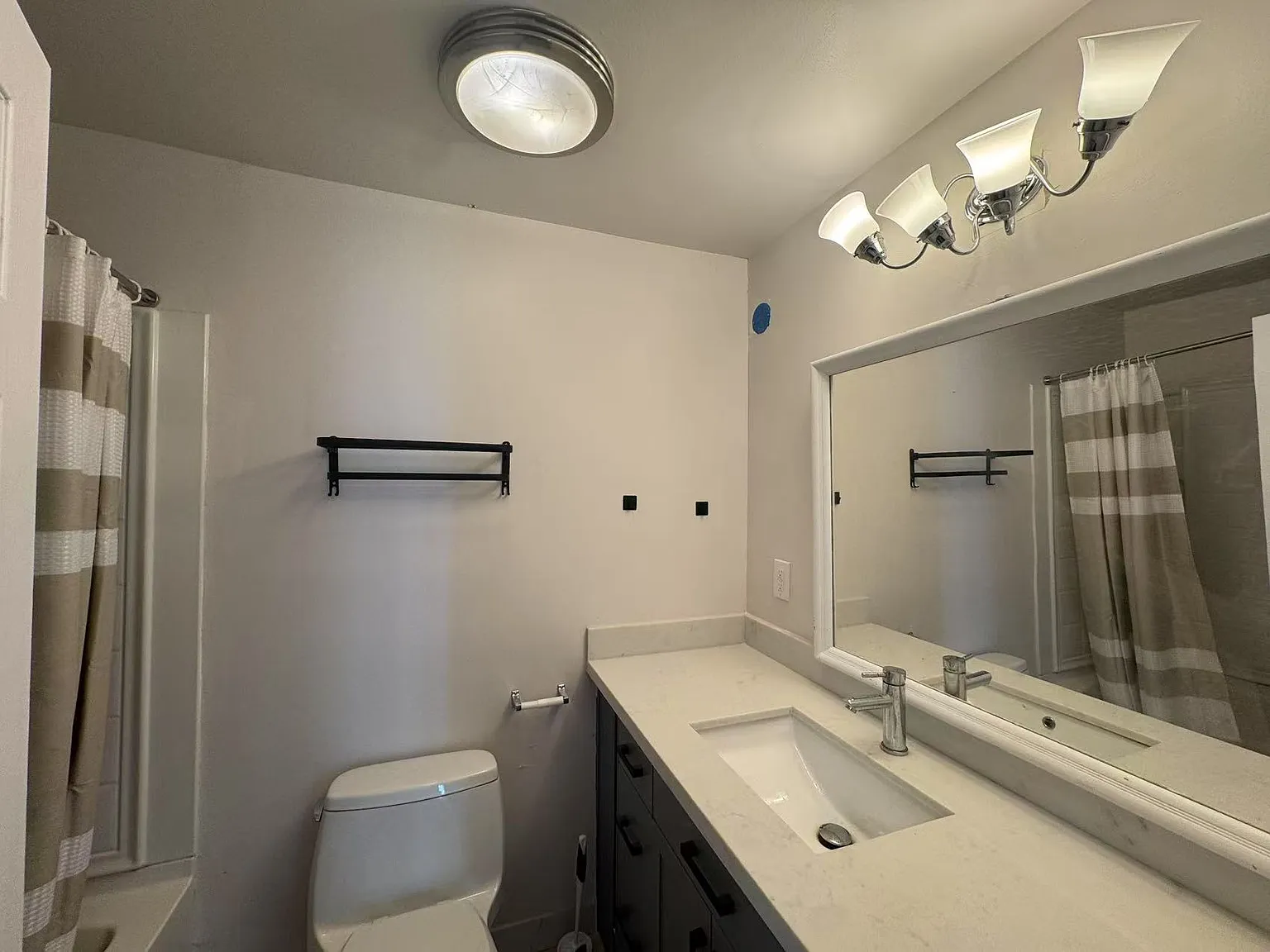 3 bed, 800 sqft, $2,800 — Photo 3