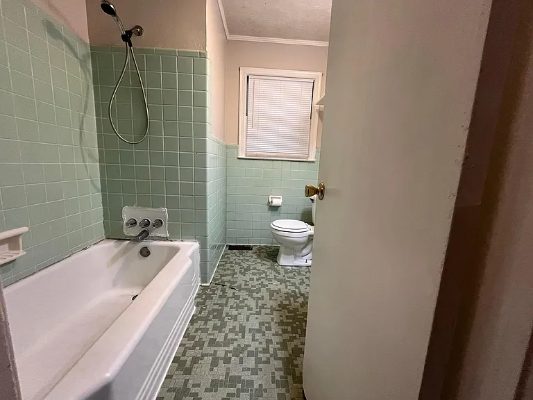 128 Baker St — Photo 14