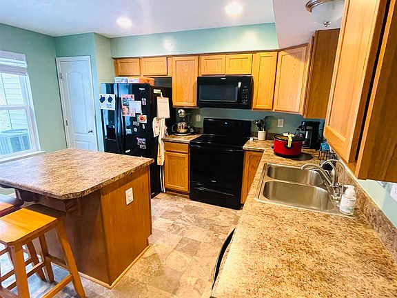 3rd image of 212 Kingsbury Ct