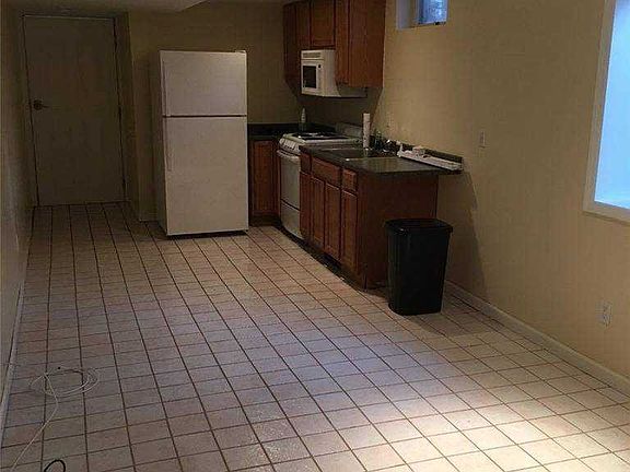 3rd image of 146 Avenue B