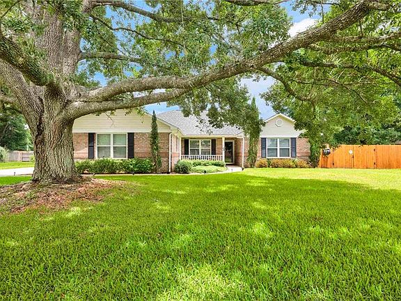2nd image of 10 Crabapple Ln