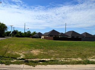 303 Preston Rd, Mabank, TX 75147