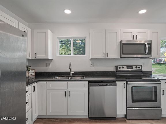 4th image of 2125 McClung Ave