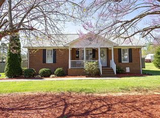 306 Avalon Dr, Mebane, NC 27302