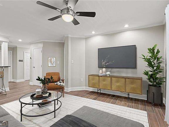 3rd image of 3655 Habersham Rd NE APT A108