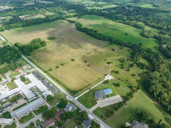 0 W 1st St, Coffeyville, KS 67337