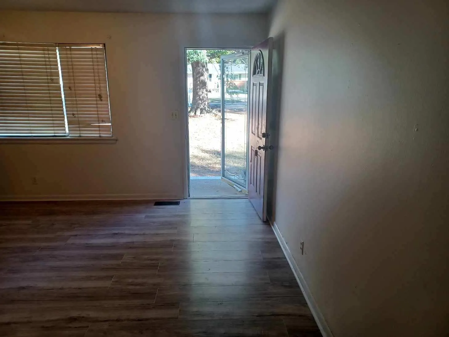 3 bed, 1.5 bath, 1400 sqft, $1,700 — Photo 4