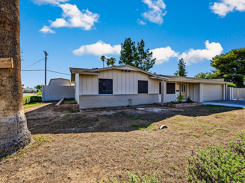 2201 W Rovey Ave