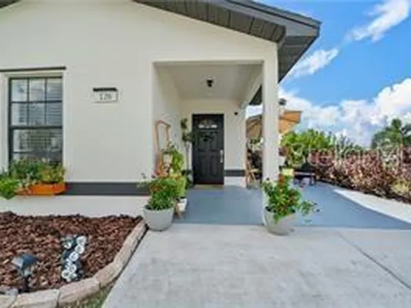 126 Palmetto Cir NE, Port Charlotte, FL 33952