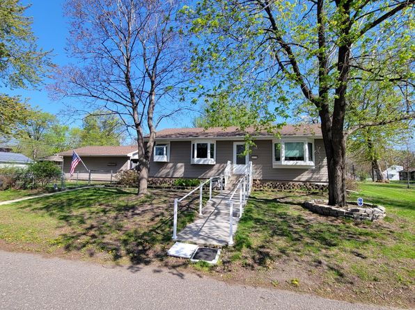 821 11th St SE, Saint Cloud, MN 56304