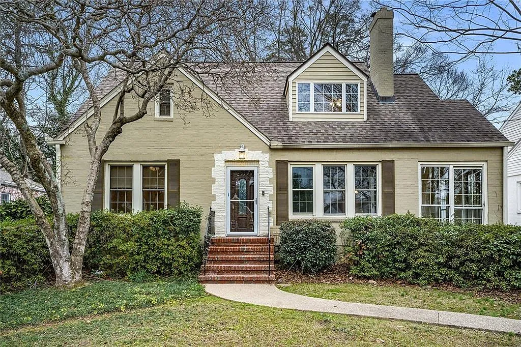 4 bed, 2.0 bath, 2500 sqft, $5,500 — Photo 1