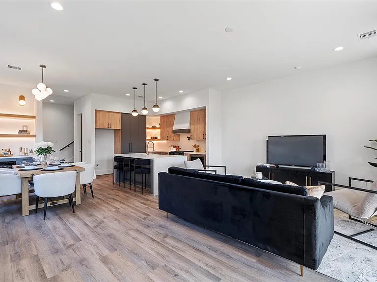 4218 Nichols St — Photo 13