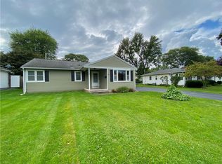 33 Merrydale Dr, Rochester, NY 14624