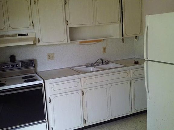 4th image of 146 SE Lincoln Cir N