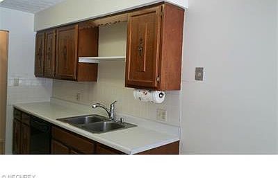 2nd image of 520 Meredith Ln APT 405