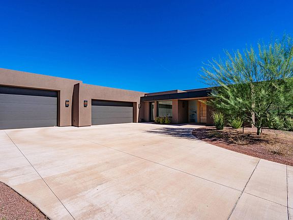 4th image of 638 S Juniper Way
