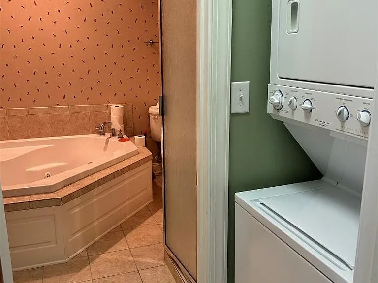 4890 Independence Dr — Photo 6