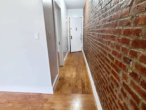 4th image of 1689 Clay Ave #24