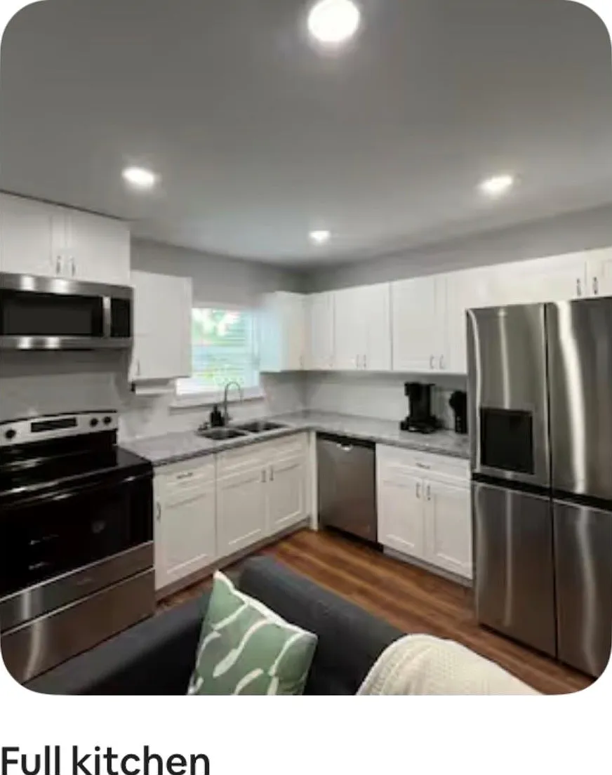 3 bed, 2.0 bath, 2320 sqft, $1,725 — Photo 2