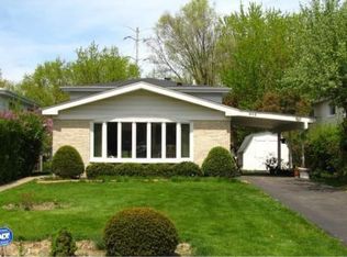 212 Voltz Rd, Northbrook, IL 60062