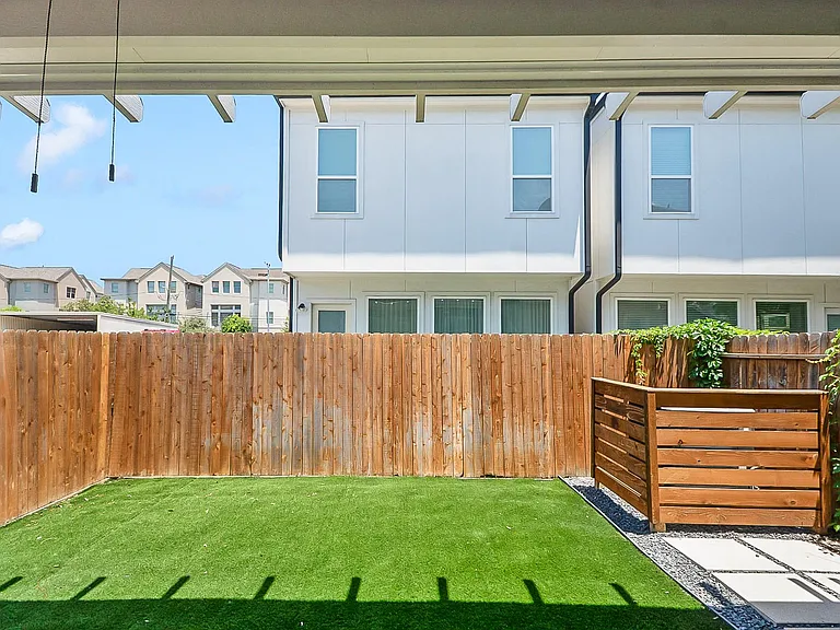 5328 Larkin St — Photo 26