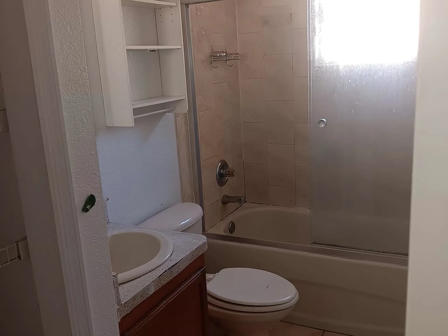 3 bed, 1384 sqft, $2,300 — Photo 2