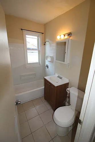 20 Bond St #18 Photo 1
