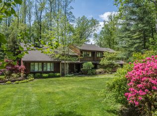 1 Tulip Dr, Lloyd Harbor, NY 11743