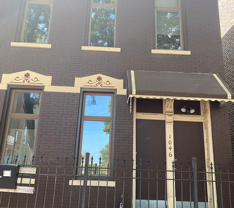 1st image of 1046 N Wood St #2F