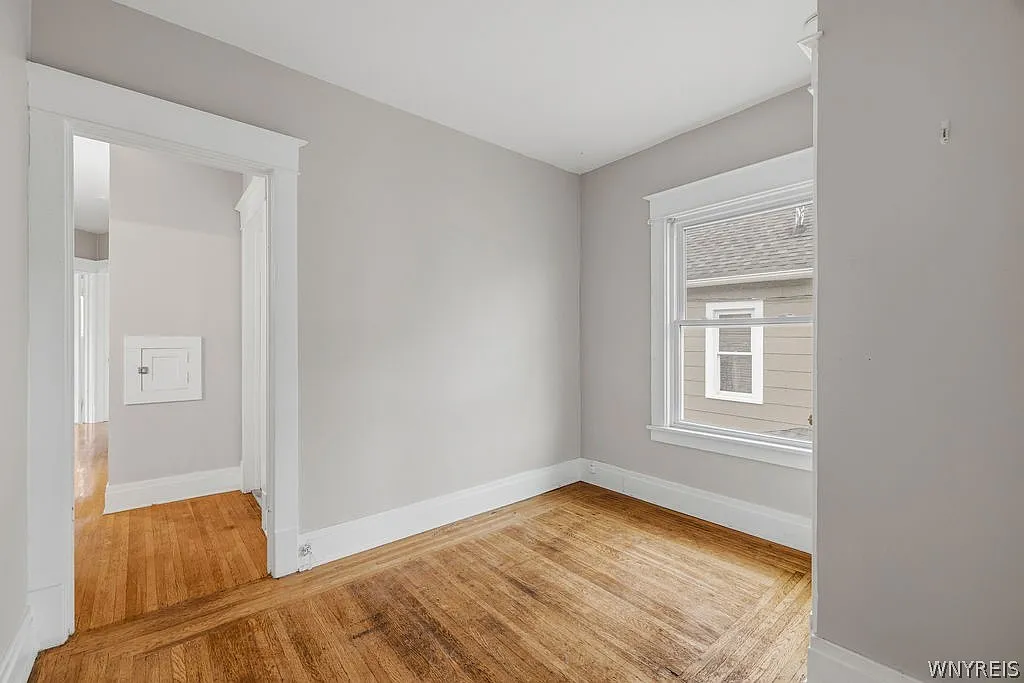 2 bed, 1.0 bath, 3032 sqft, $1,950 — Photo 3