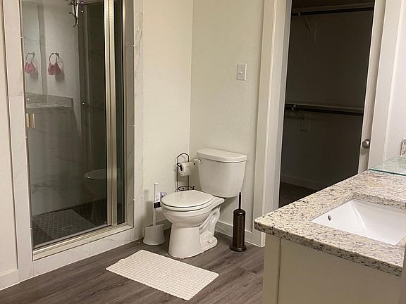 4th image of 1810 Winewood Ln