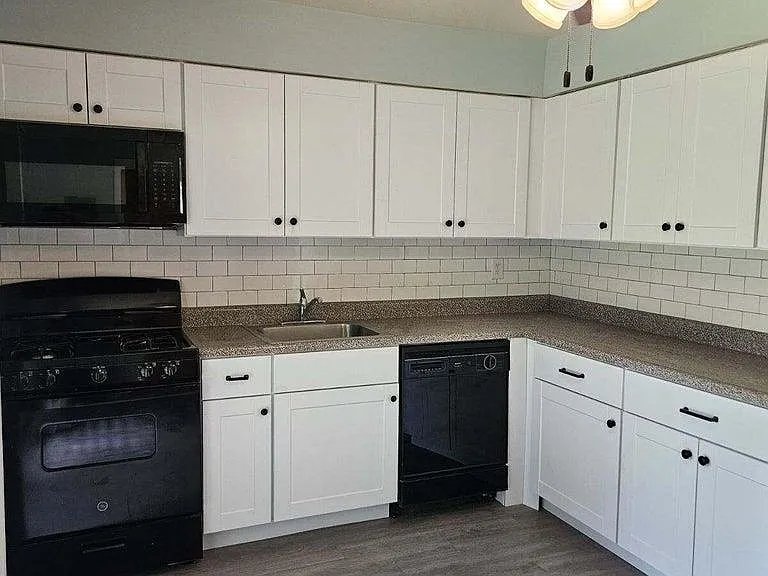 405 Cynthia Ct S — Photo 8