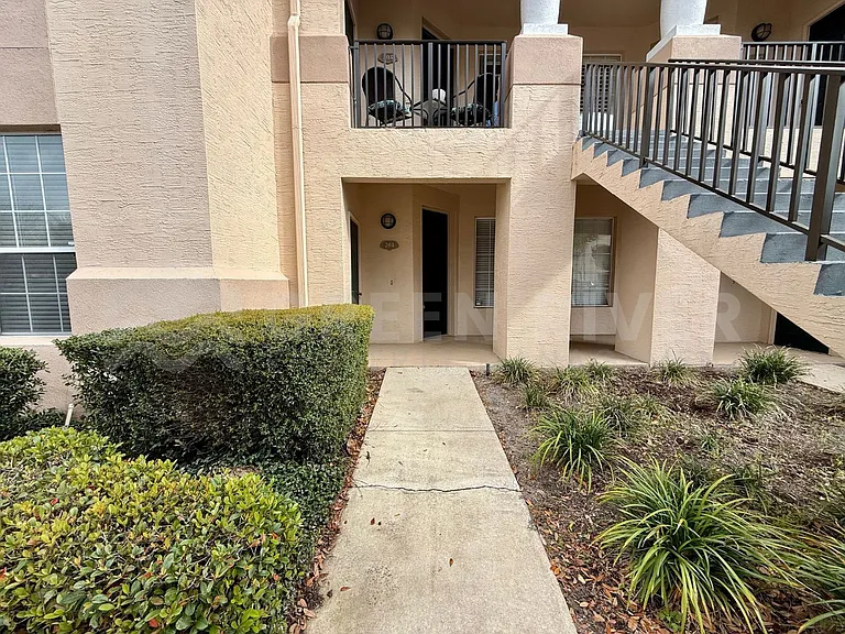 204 Augusta Cir — Photo 1