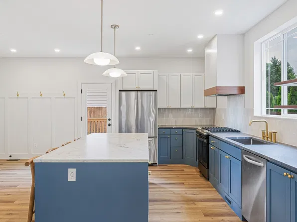 24310 13th Pl W, Bothell, WA 98021