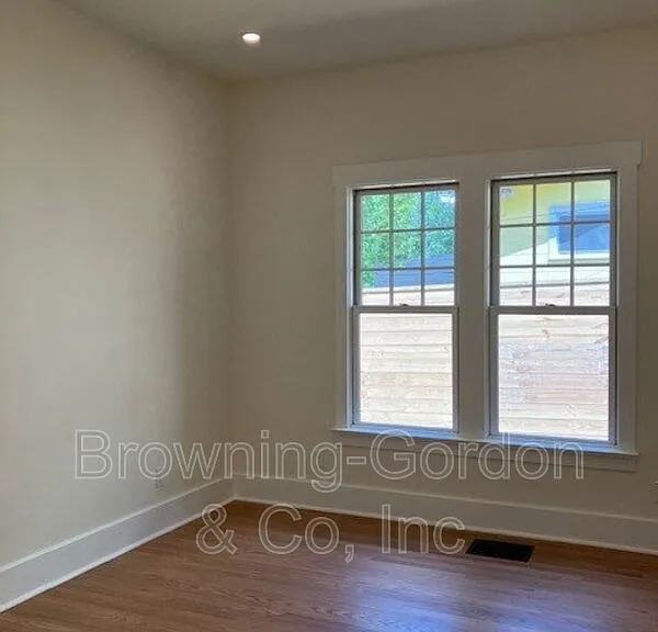 1005 W Eastland Ave — Photo 18