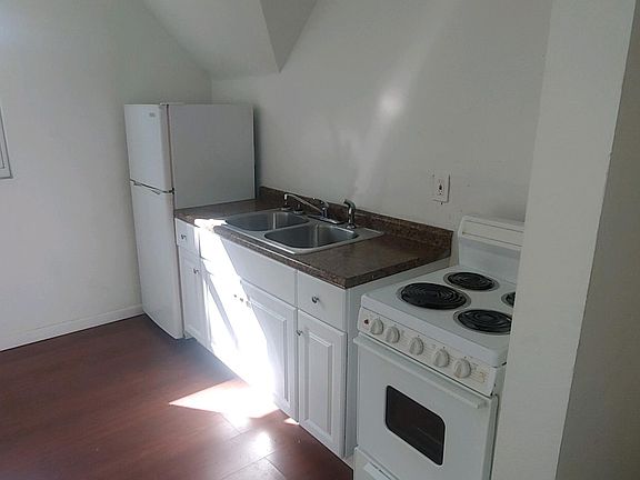 4th image of 908 East Ave #B