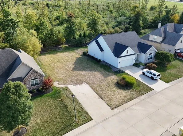 335 Copper Crk, Amherst, OH 44001