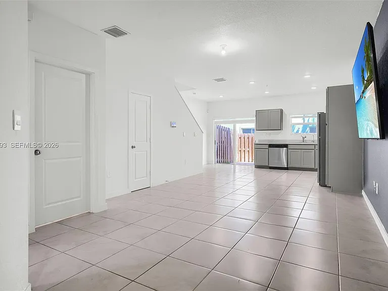 149 NE 3rd Ct — Photo 10