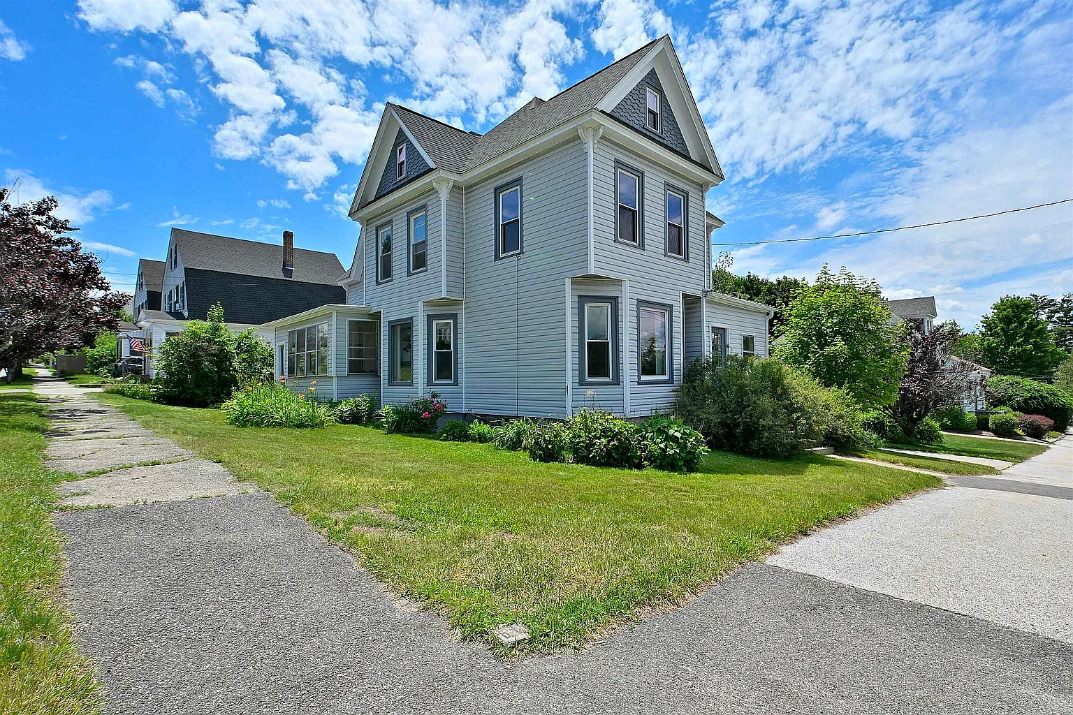 3 bed, 1400 sqft, $2,300 — Photo 1