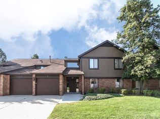 22 Creekside Cir APT B, Elgin, IL 60123