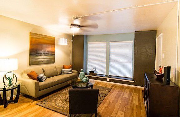 4th image of 10028 Royal Ln #87229