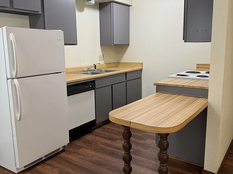 405 S Hester St #D — Photo 1