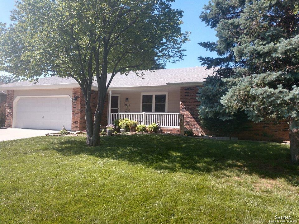 1st image of 2419 Applewood Ln