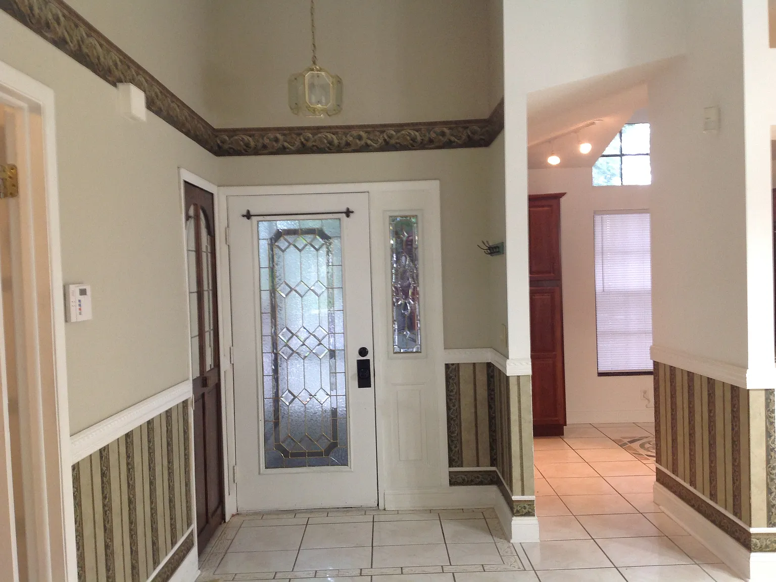 3 bed, 1460 sqft, $2,400 — Photo 2