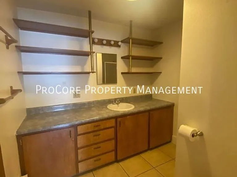 1207 W Washington St — Photo 41