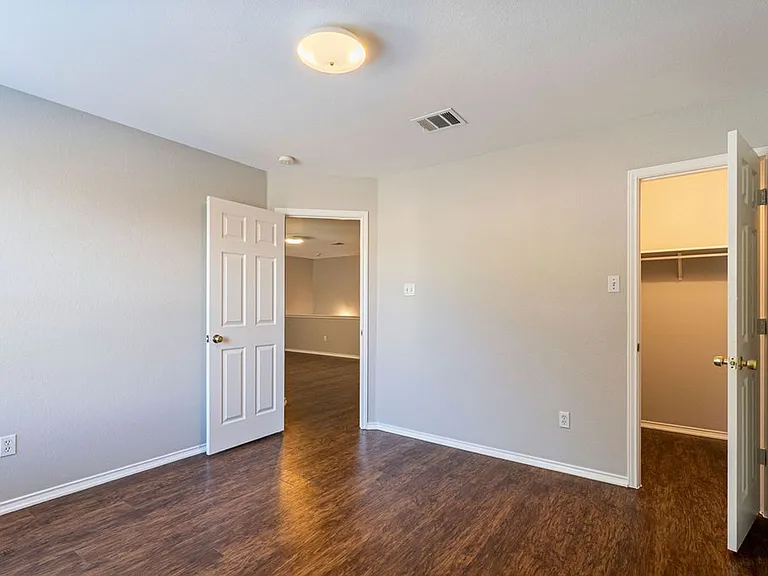 1209 Apollo Cir — Photo 15