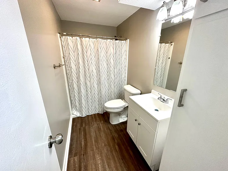 4128 Alhambra Dr — Photo 10