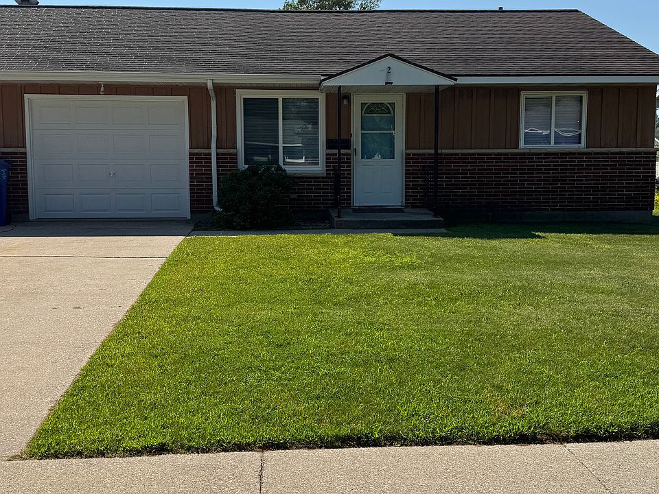1st image of 471 Rainbow Cir #2