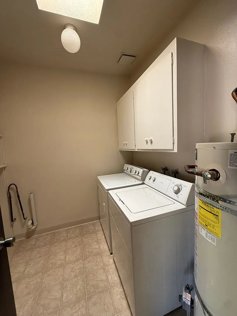 Charming 3-Bedroom, 2-Bathroom Duplex In West Davis. - $500 Off First Month's Rent! — Photo 4