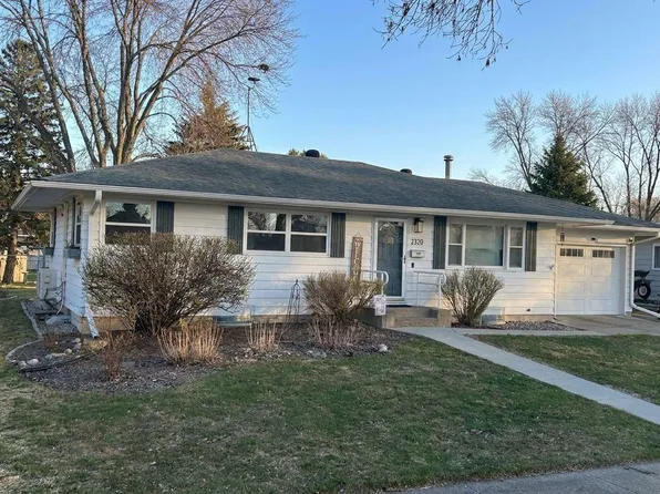 2320 10th St S, Fargo, ND 58103